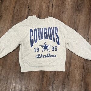 Abercrombie & Fitch Cream Sweatshirt